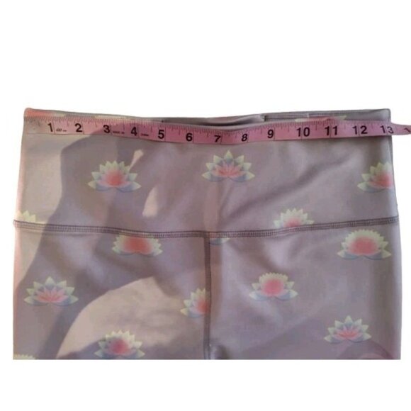 FP Free People Movement Purple Floral Cropped High Rise Leggings M - Picture 3 of 6